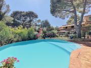 Propriété avec piscine et jardin