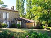 PROPRIETE AVEC PISCINE ET TERRAIN DE TENNIS A 10 MINUTES...