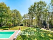 Propriete Avec Tennis Et Piscine En Bordure De Golf...