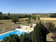 Propriété comprenant une maison principale...