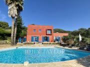 Propriété contemporaine avec vue et à pied du centre