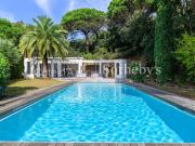 Propriété contemporaine avec vue mer et deux piscines à...