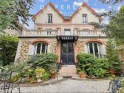 Propriété d’Exception au Cœur du Triangle d’Or – La...