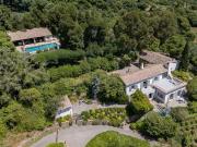 Propriété d’exception nichée dans un parc paysager de 5...