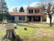 Propriété de 142m2 avec sous sol dépendances 5745 m2 de...