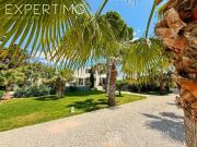 Propriété de 457 m2 + Piscine avec Pool House + 4...