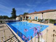 Propriété de campagne avec piscine, dépendances et...