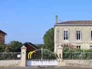 Propriété de charme avec piscine, vue sur les vignes et...