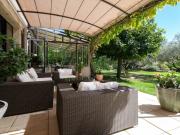 Propriété de plain pied de 212 m² avec piscine, dans...