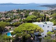 Propriété de référence avec vue panoramique sur la mer...