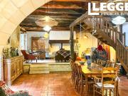 Propriété d'élégance et de caractère avec pierres...