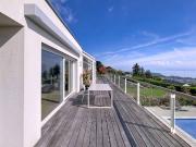 Exceptional property with panoramic views of the lake...