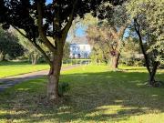 Propriété en bord de mer avec jardin