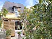 Propriété en bord de mer avec jardin