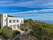 Propriété en bord de mer avec jardin