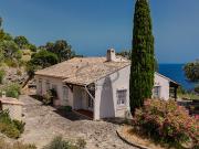 Propriété en bord de mer avec jardin