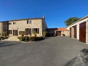 Propriété en pierre dans un environnement préservé...