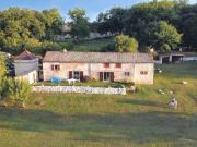 Propriété en pierre isolée avec gîte sur 14 ha 150m²...