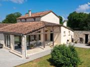 Propriété en pierres avec grange, garages et piscine à...