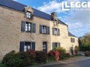 Propriété en pierres du 18ème siècle & jardin au centre...