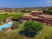 Propriété entre vignes et côte bleue