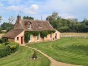 LA FLECHE Propriété équestre avec gîtes