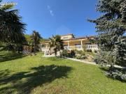 Propriété familiale avec vue sur parc constructible...