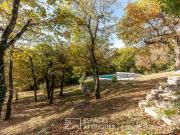 Propriété haut de gamme avec vue, volumes et jardin paysagé