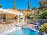 PROPRIETE HAUT DE GAMME FACE A UNE SUBLIME VUE SUR LA MER