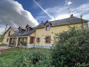 Propriété offrant 2 parties habitables de suite, garage...