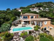 Propriété provençale avec piscine et très belle vue Mer !