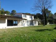 Propriété sur un terrain clos de 3600m2, plat mais avec...