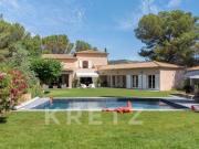 PROPRIETE T5 SUR TERRAIN DE 6000 M2 AVEC PISCINE ET POOL...