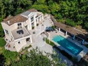 Propriété unique à Mougins — un havre de paix familial...