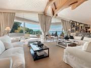 Unique property with lake view | dreamo. Ch