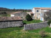 Provence, Luberon, Belle maison avec dépendances sur...