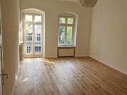 Provisionsfrei bezugsfrei renovierter Altbauwohnung in...