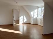 Provisionsfrei Dachgeschosswohnung in zentraler Lage