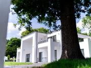 Provisionsfrei! Edle Villa auf traumhaft grünem Grundstück