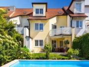 Provisionsfrei Exklusives Mittelreihenhaus mit Pool,...