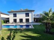 Provisionsfrei, Möblierte, moderne Stadtvilla mit Pool...