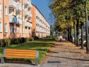 Provisionsfrei! Sanierungsbedürftige 3 Zimmer Wohnung...