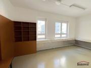 PROVISIONSFREI Straßenseitiges Büro beim...