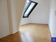 Provisionsfrei: Stylische 100m² DG Wohnung + Terrasse...