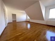 Provisionsfrei: Unbefristete 99m² DG Wohnung mit 3...