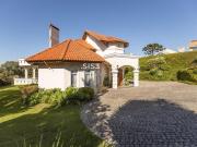 Casa estilo californiano com 798m² privativos no S