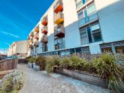 Pullman Haul, Brighton BN1, 2 bed flat to rent, £1,750...