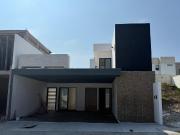 PUNTO LOMAS, Casa en VENTA con recamaras en planta baja...