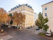 Q18+ Well maintained 1 room old building flat with lots...