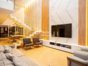 QE 15 Casa Alto padrão 3 quartos todos suítes Reformada...